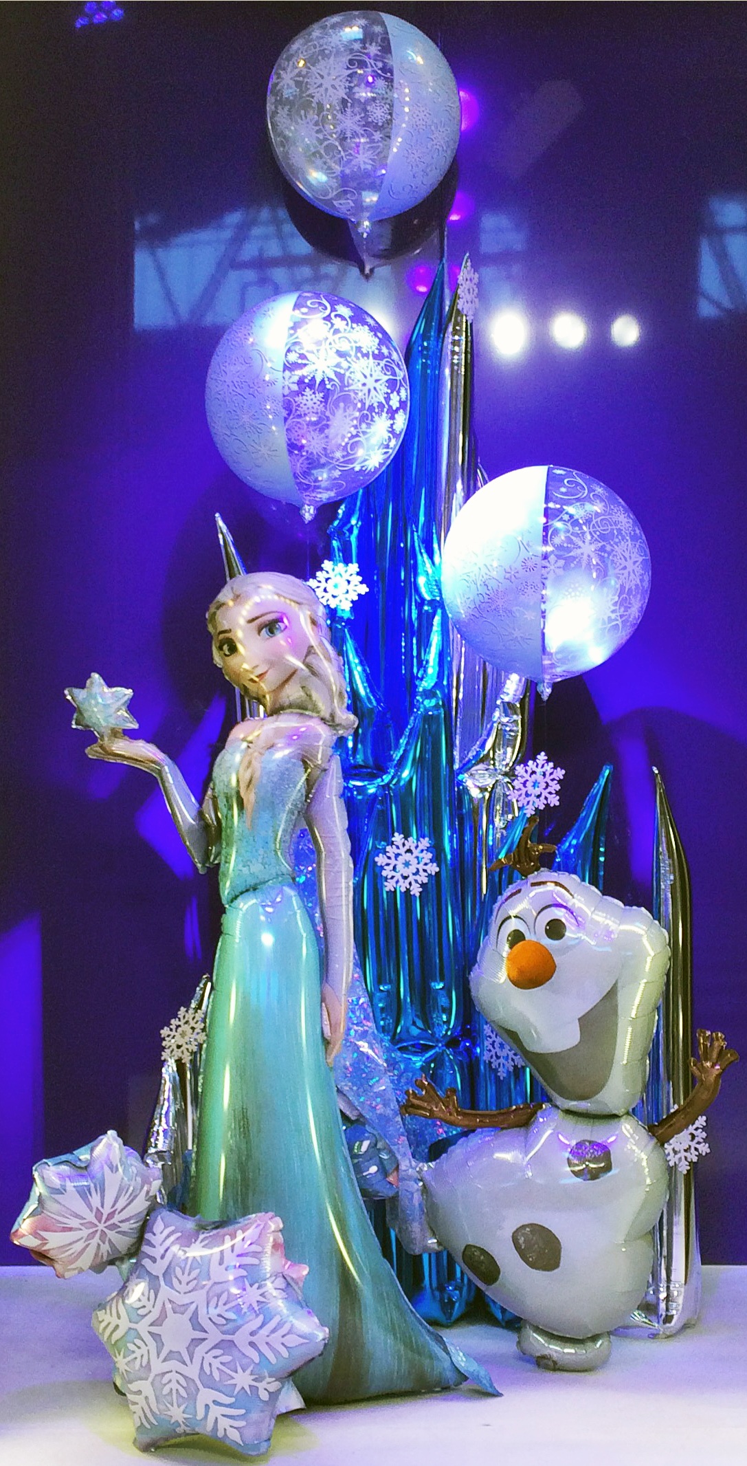 Frozen Elsa chodící balónek 88cm x 144cm